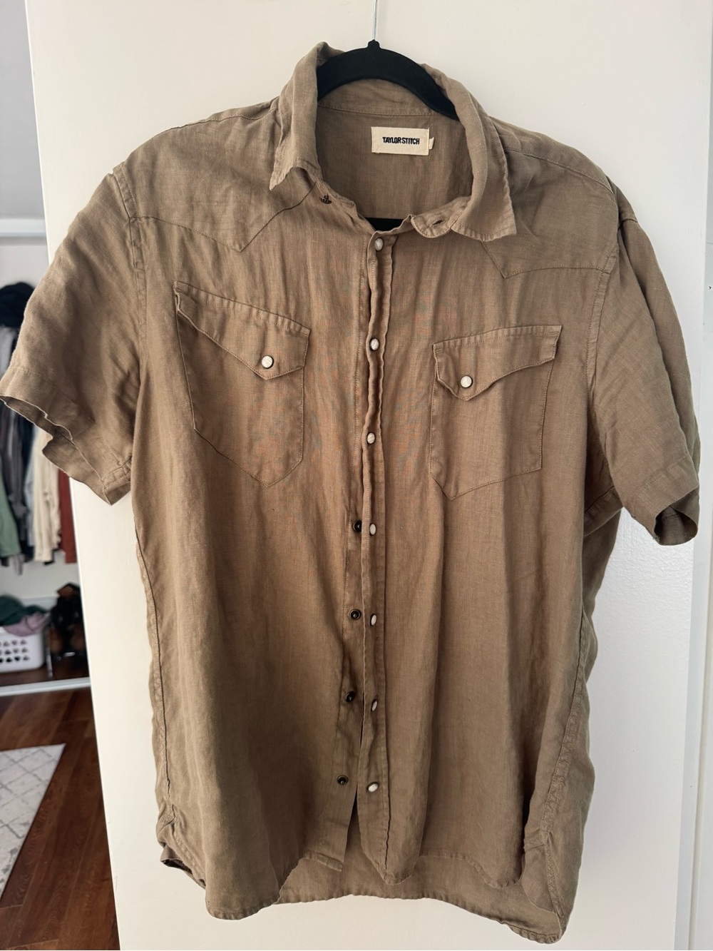 Taylor Stitch Short-Sleeve Button-Down Shirt in Olive